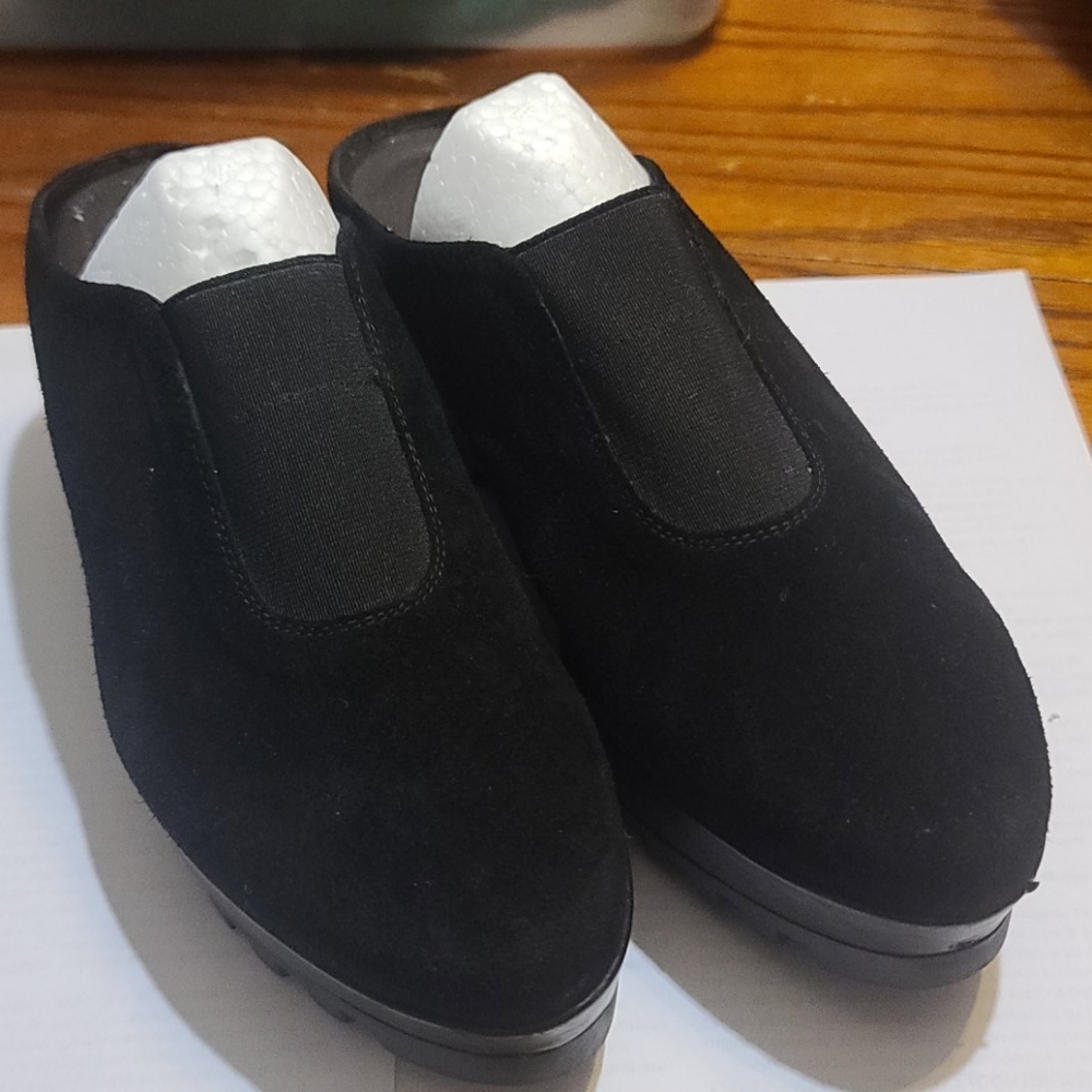 Donald Pliner Mules